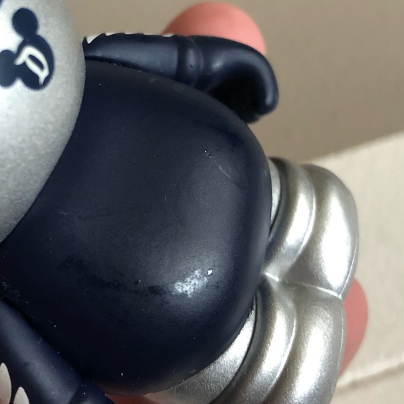 Vinylmation 3" DLResort Established 55 Silver Cast - Picture 5 of 5